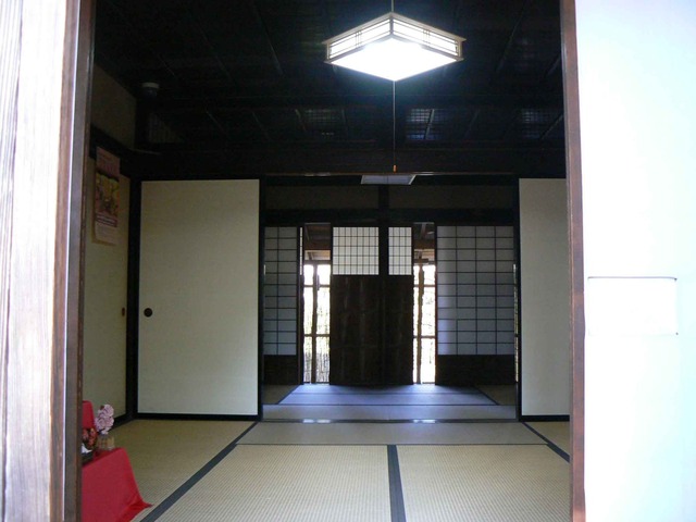 P1110300-2048.jpg